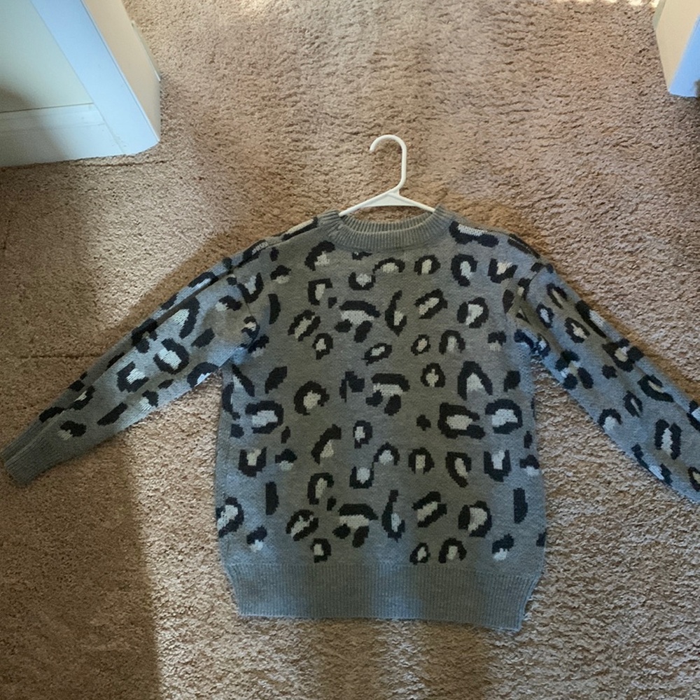 Kendall and Kylie sweater leopard gray